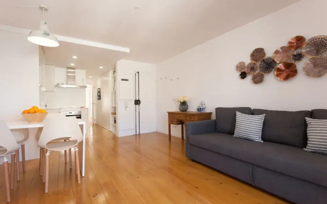 Moniz Blue One-Bedroom Apartment - by LU Holidays