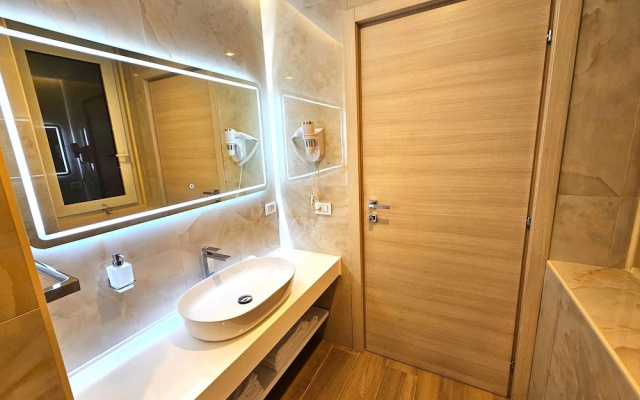 Astoria Supreme - Modern Boutique Suites