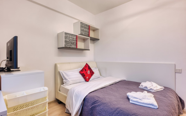Modern 2 BR in Center - Pumo Properties