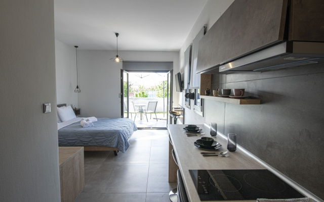 TheaSea Luxury Suites- Studio Suite 1