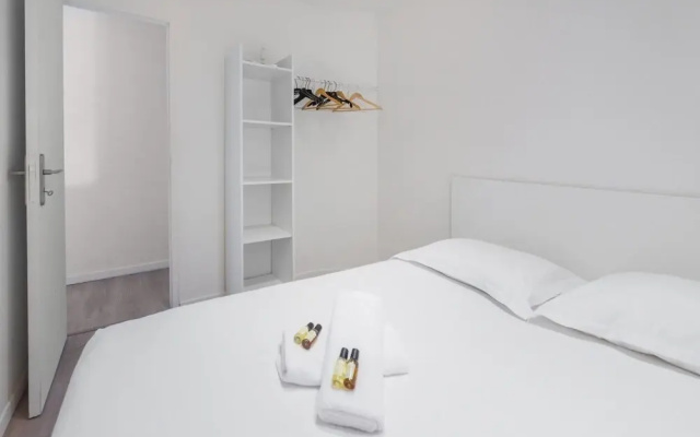 Large 1 Bedroom Apartment "rue de la Loge"!