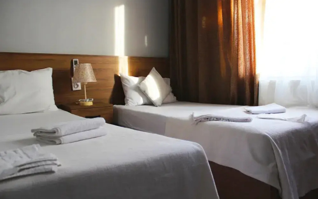 Karhal Hotel