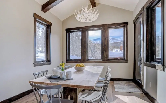 Shadows Summit 3 Bedroom Home by RedAwning