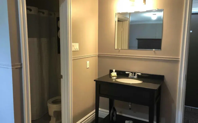 Seaport Inn