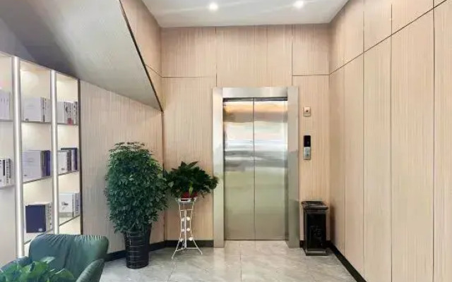Ruit Hotel (Baixian Square Polka Branch)