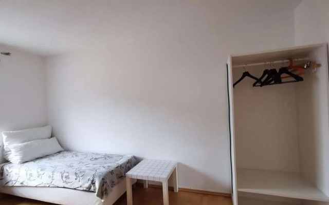 Apartment Close to Lake Ferienwohnung Seenah