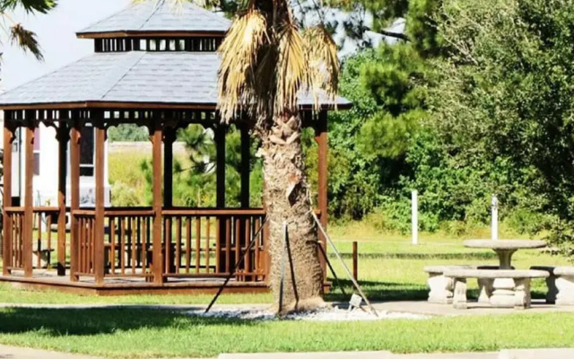 Winnie Inn Suites & RV Park
