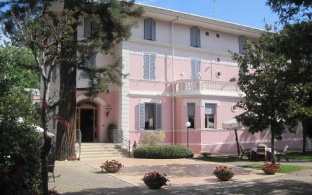 Hotel Gioia Garden Фьюджи вид на фасад