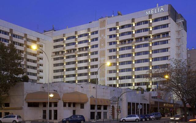 Отель Melia Sevilla вид на фасад