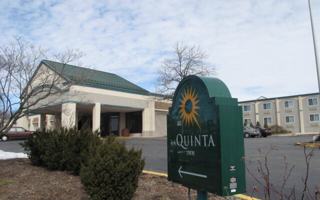 La Quinta Inn & Suites by Wyndham Aberdeen-APG in Aberdeen, United States of America from 122$, photos, reviews - zenhotels.com hotel front