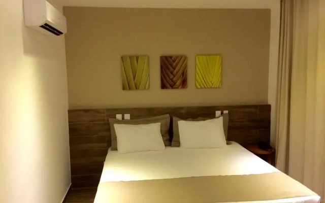 Ravenala Hotel