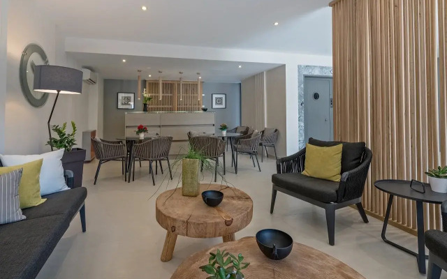 Icarus Suites & Apartments