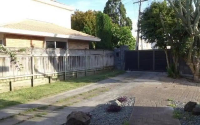 ARent - Serviced House -7a Rangiatea Road