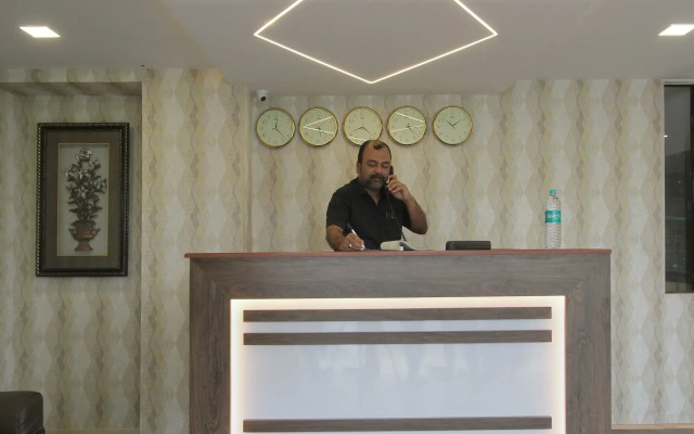 OYO 24259 Hotel Blue Inn