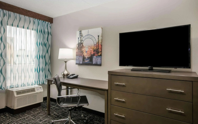 La Quinta Inn by Wyndham Davenport & Conference Center
