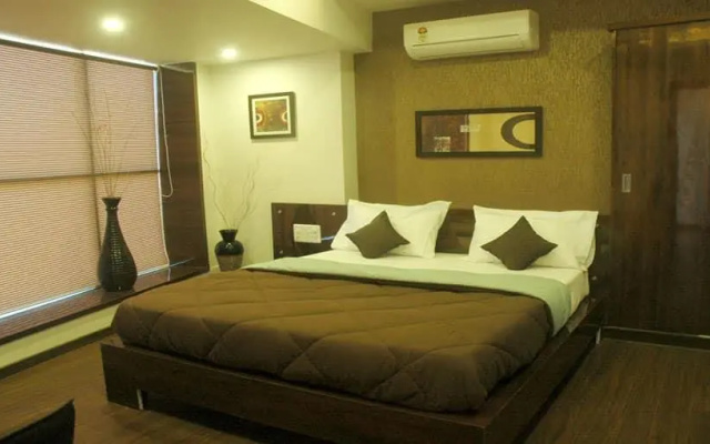 Hotel S S Inn