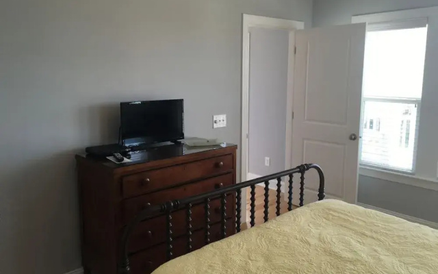 Best Day Ever 4 Bedroom Home by RedAwning