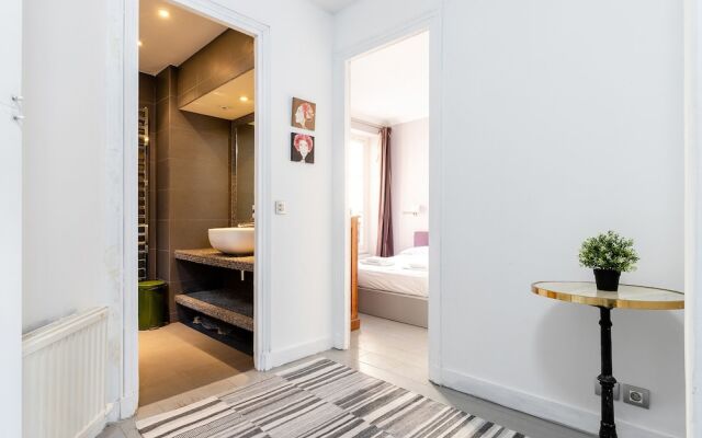Апартаменты Eiffel Tower - Pont de l'Alma Apartment комната для гостей