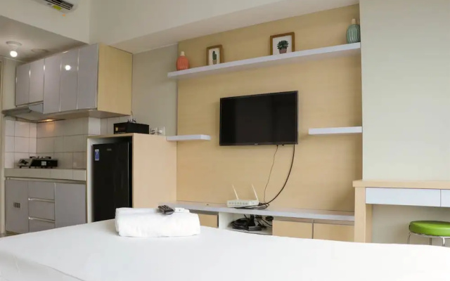 Cozy Living And Tidy Studio At Springlake Summarecon Apartment Bekasi