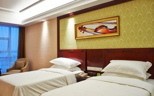 Vienna International Zhoupu Wanda Plaza