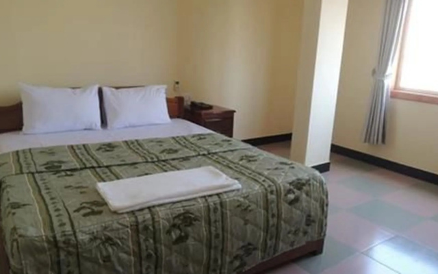 M H Hotel