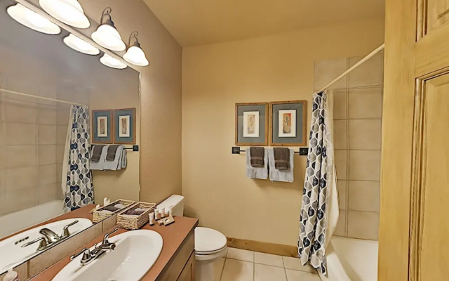 8203ns20 2 Bedroom Condo