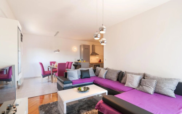 Nice Apartment in Split With 2 Bedrooms and Wifi