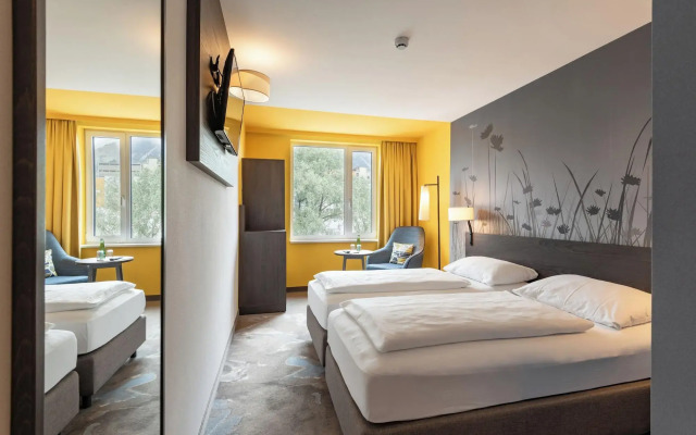 Hwest Hotel Hall