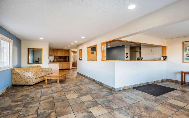 Rodeway Inn & Suites