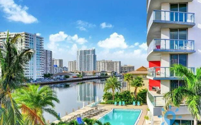 Spacious 2BR Condo Sleeps 6 Amazing Amenities
