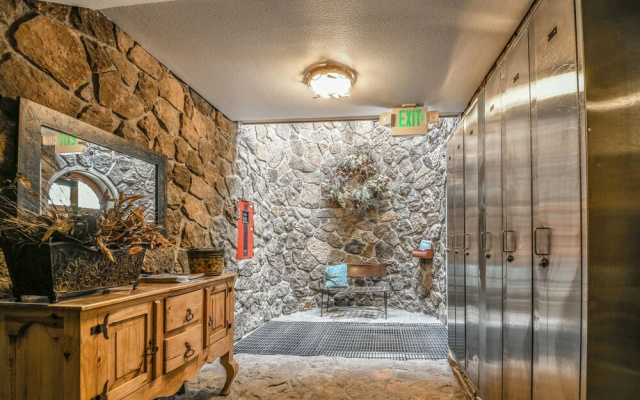 Chateaux Dumont 2717