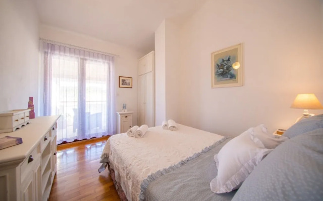 Luxury apt Near sea With Terraces and Balconies