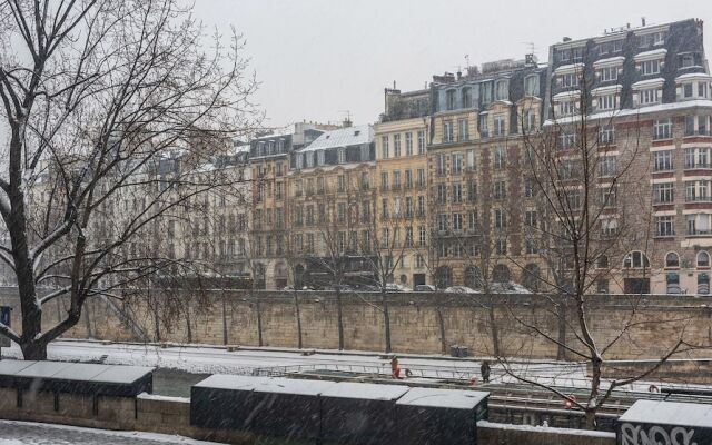 Отель Le Notre Dame - Duplex with Amazing View Париж вид на фасад