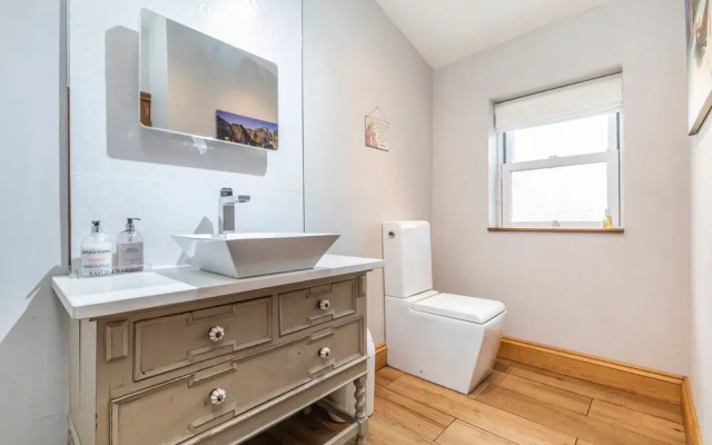 Country Farmhouse, Sleeps 13 & New 8seater Hot Tub