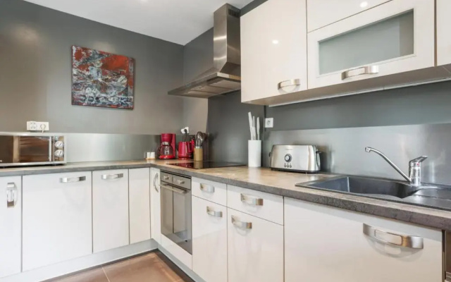 Breathtaking 2br with terrace close to beaches