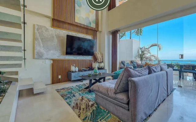 Two Story 2 BR Penthouse - Pool - Ocean View