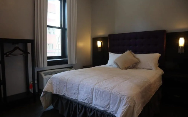 Intimate En Suite Studio