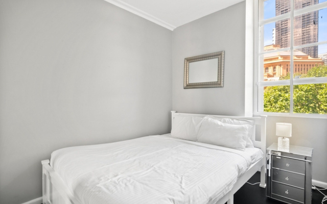 Central 3-bed Apartment in Vibrant Melbourne