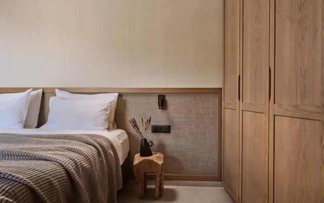 Alamis Hotel & Apartments
