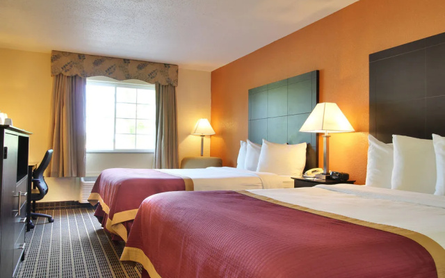 Baymont Inn & Suites Muskegon