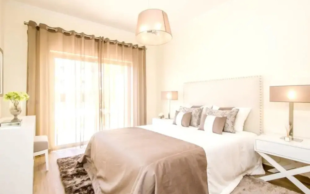 #010 Jardins Marina Holidays Flat with Shared Pool