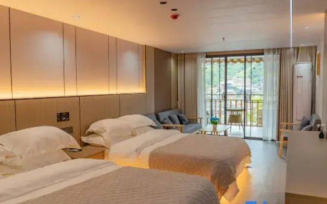 Xijiang thousand households Miao village Hou home half mountain homestay