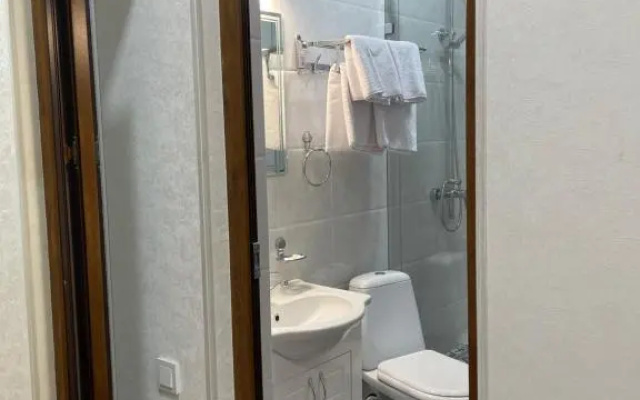 Registon Saroy Hotel