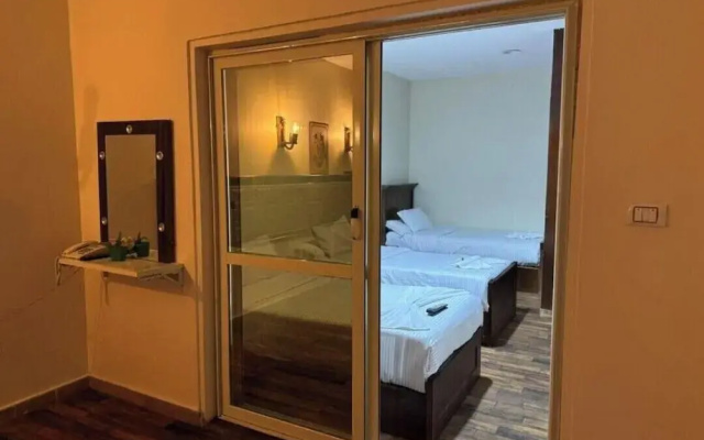 lora Altahrir hotel