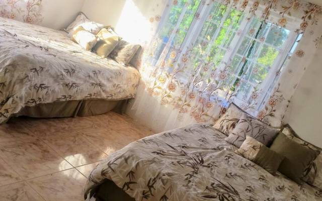 Bamboo - Sleeps 2 - Garden - Parking