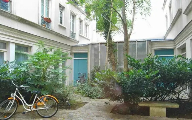 One Separated Bedroom Saint Sebastien