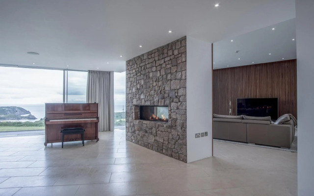Bryn House - Luxurious 5 Bedroom Holiday Home - Penmaen
