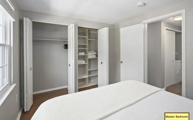 Sterling Townhome - Private & Santized, in a Quiet & Safe Neighborhood. Self Checkin, Pet Friendly! Super-host Support