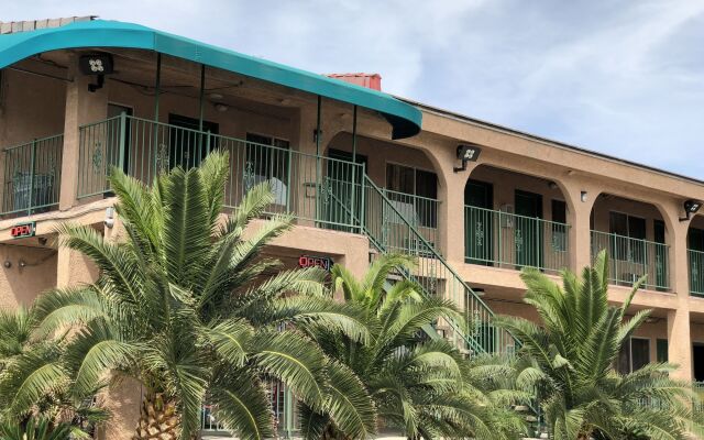 Отель Crown Motel США, Лас-Вегас - отзывы, цены и фото номеров - забронировать отель Crown Motel онлайн вид на фасад