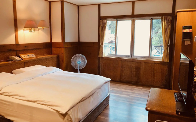 Fenchihu Hotel
